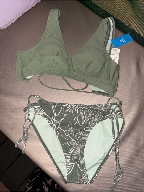 Cupshe Other - Cupshe Olive Green Floral Triangle Bikini Set